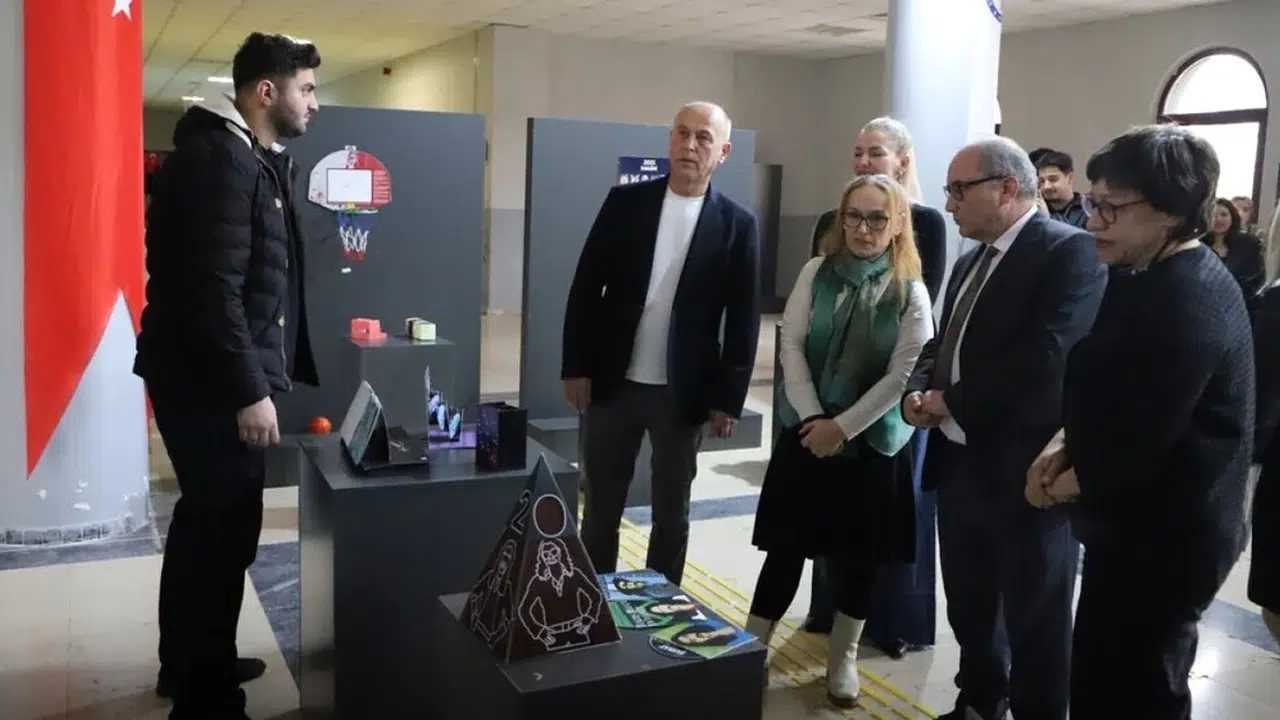 Kütahya’da genç yeteneklerin vizyonu: Takvimler sanat eserine dönüştü