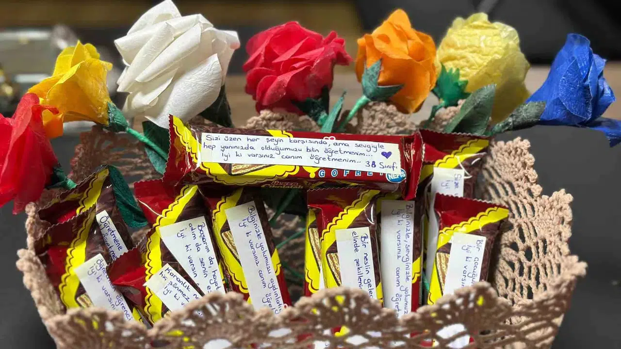 Öğretmenler gününü aratmayan o anlar: Minik öğrencilerden duygulandıran sürpriz