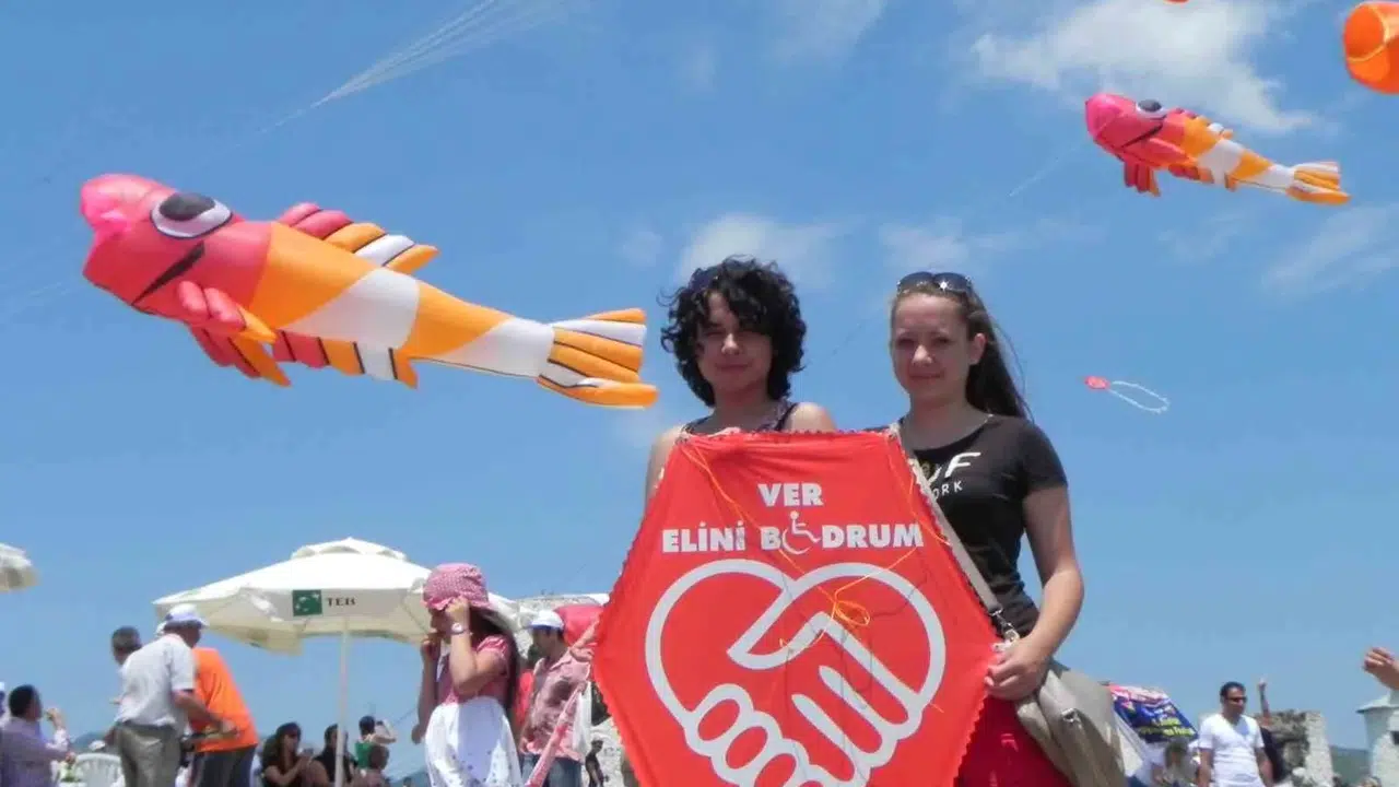 Acı bir kayıptan doğan dev dayanışma: Bodrum’un gökyüzü 21 yıldır umutla buluşuyor