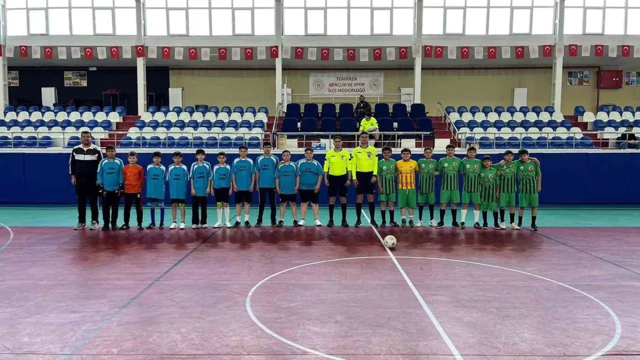 Tomarza’da 19 Mayıs heyecanı: Genç yetenekler futsalda ter döktü