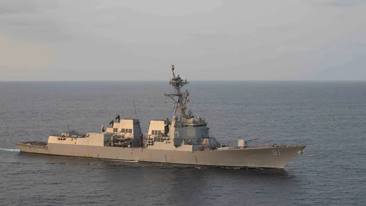 Hürmüz Boğazı'nda sular ısınıyor: ABD'nin deniz ablukası İran ticaretini felç etti