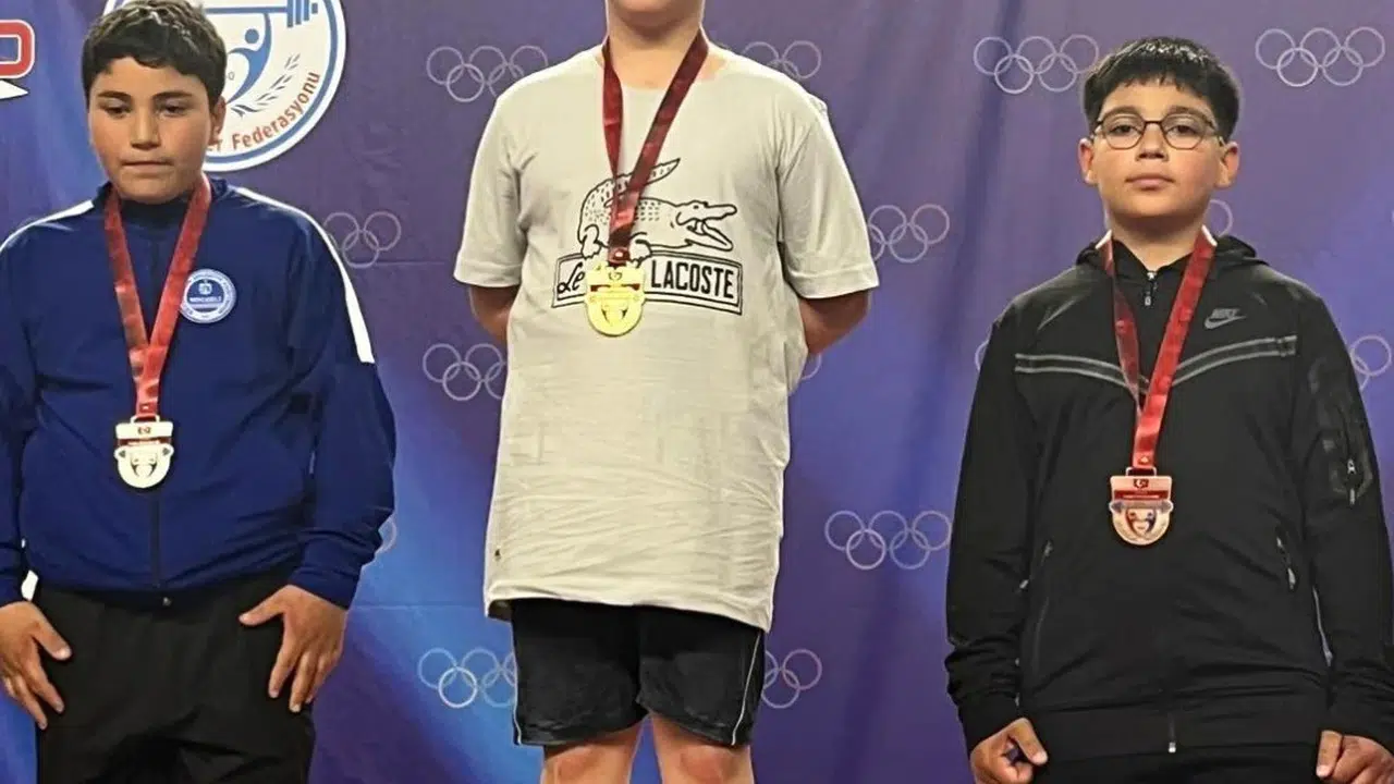 Podyumun yeni yıldızı Denizli'den çıktı: Mustafa Uyan Türkiye'nin zirvesine yerleşti