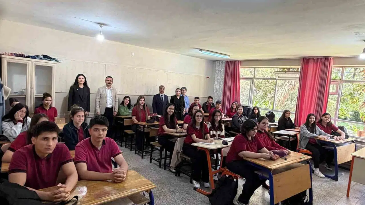 Sultanhisar’da eğitim mesaisi: Kaymakam Ateş gençlerin taleplerini dinledi