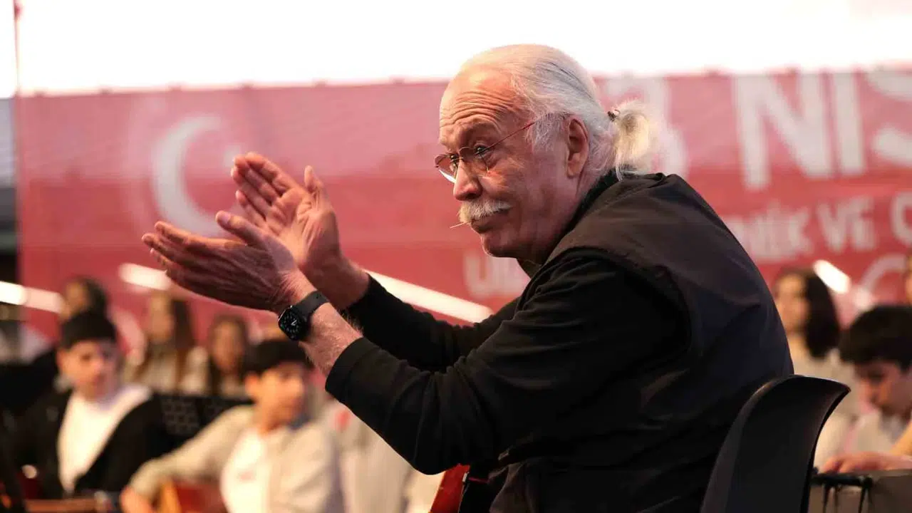 Efsane isimden gençlere tam destek: Cahit Berkay Bursa'yı coşturdu