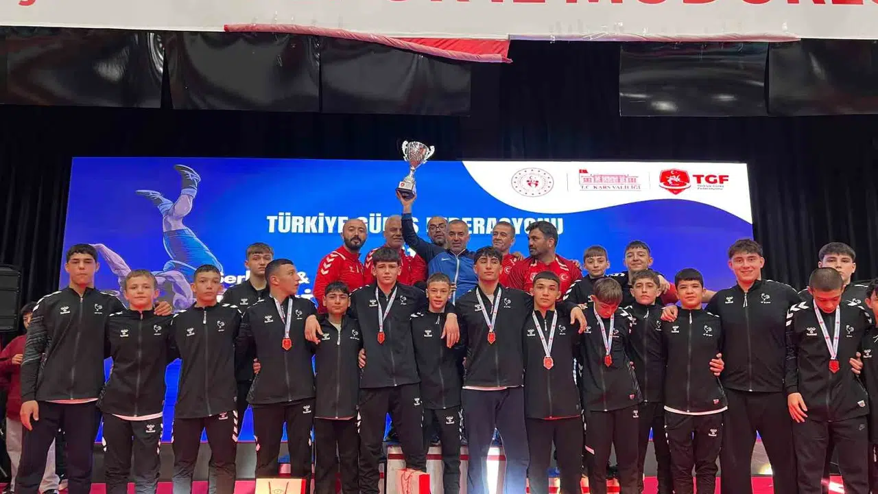 Minderin efendileri Kars’tan zaferle döndü: Denizli zirveyi kimseye bırakmadı