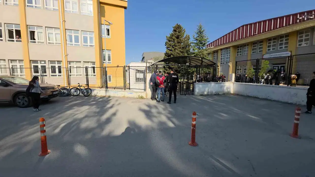 Okul kapısında dijital nöbet: Edirne’deki lise Türkiye’ye örnek oldu