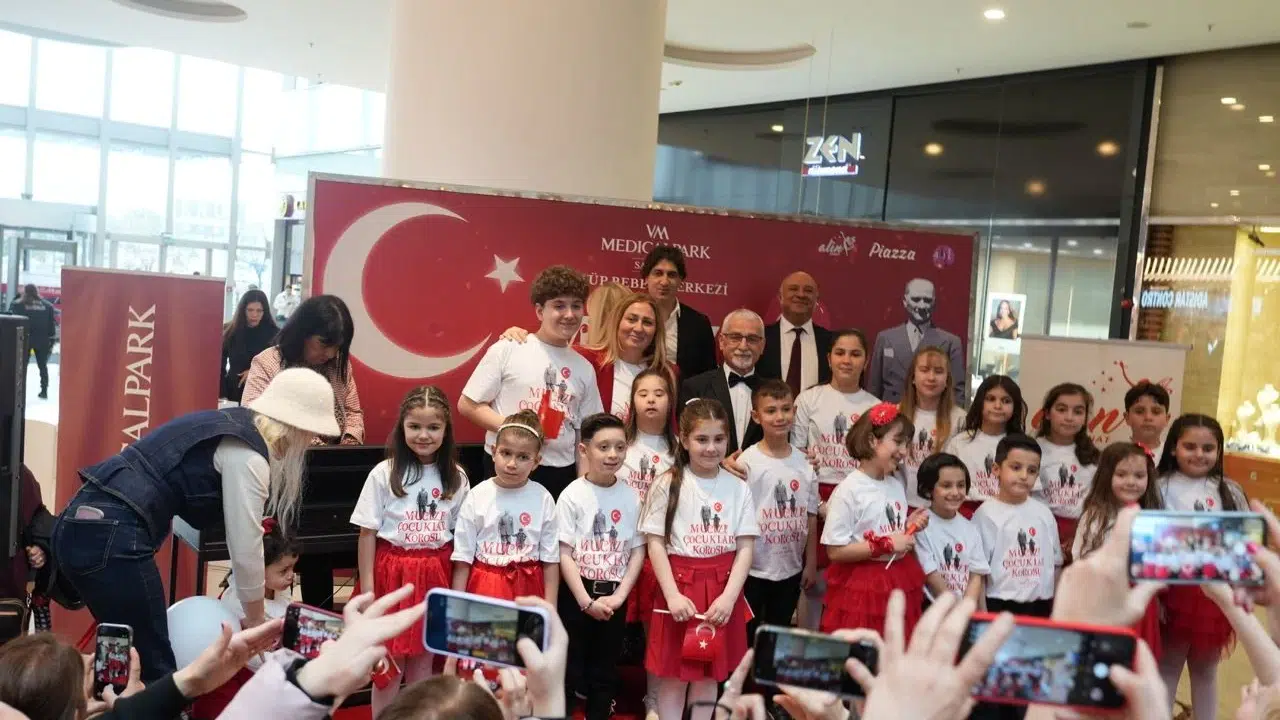 Mucizeler sahnede: Tüp bebek yöntemiyle dünyaya gelen minikler 23 Nisan'ı müzikle kutladı