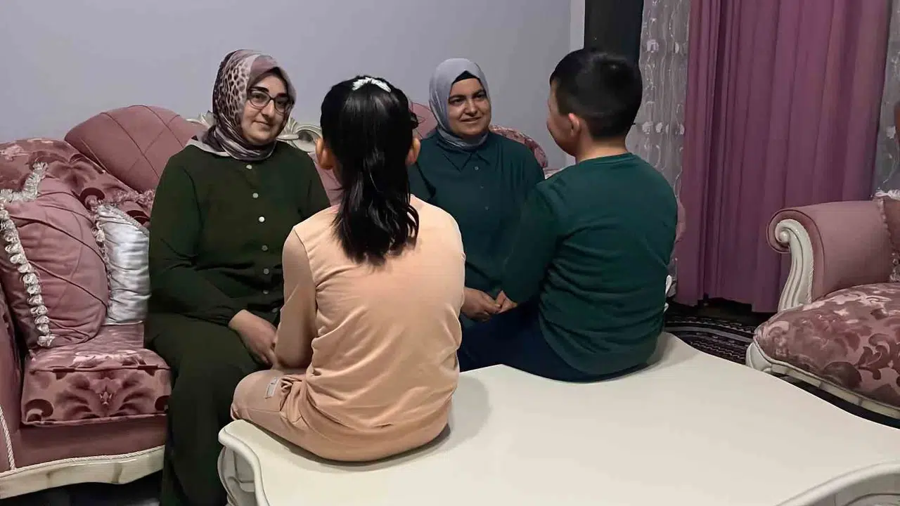 Okul koridorunda dehşet: İlkokul öğrencilerine veli baskını