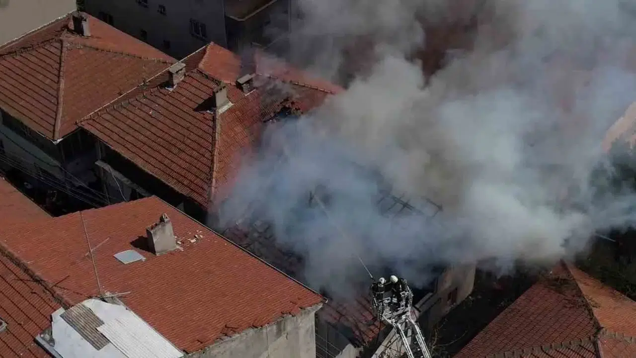 Alevlerin arasında soğukkanlılığını korudu: Annenin o hamlesi mahalleyi büyük bir felaketten kurtardı