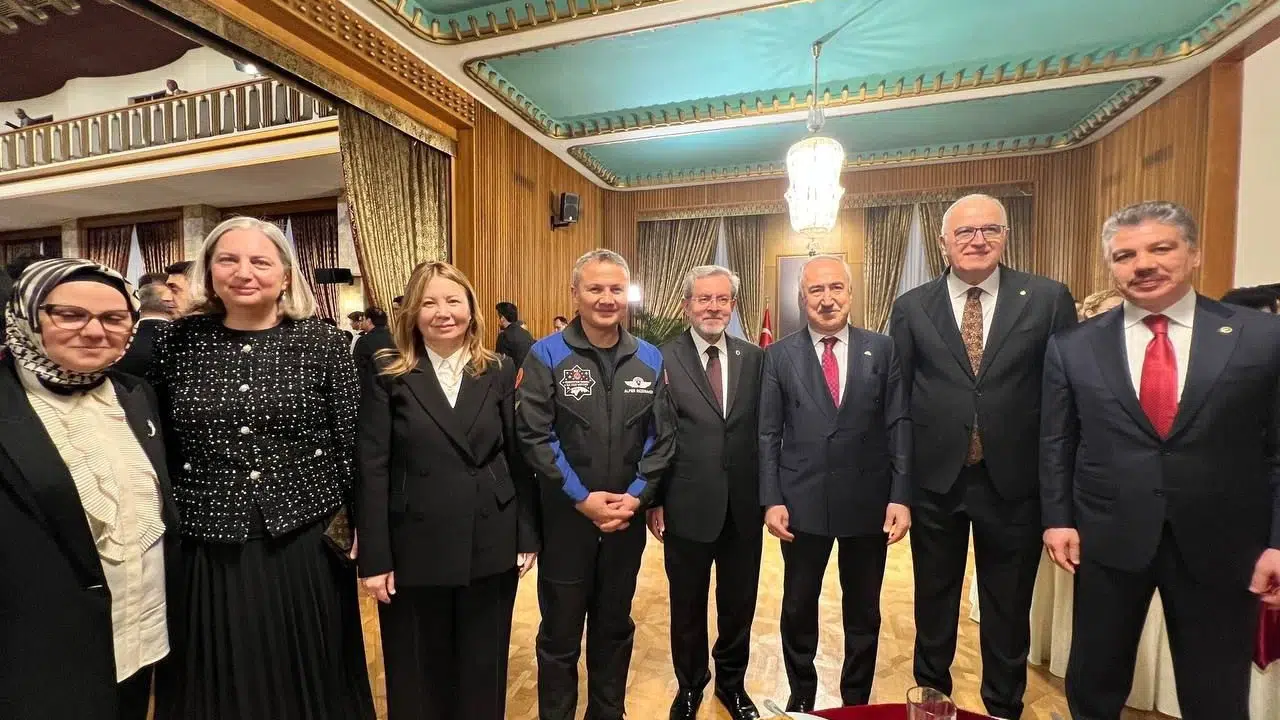 Gazi Meclis'te 23 Nisan gururu: Rektör Prof. Dr. Fatma Aydın resepsiyonda yerini aldı