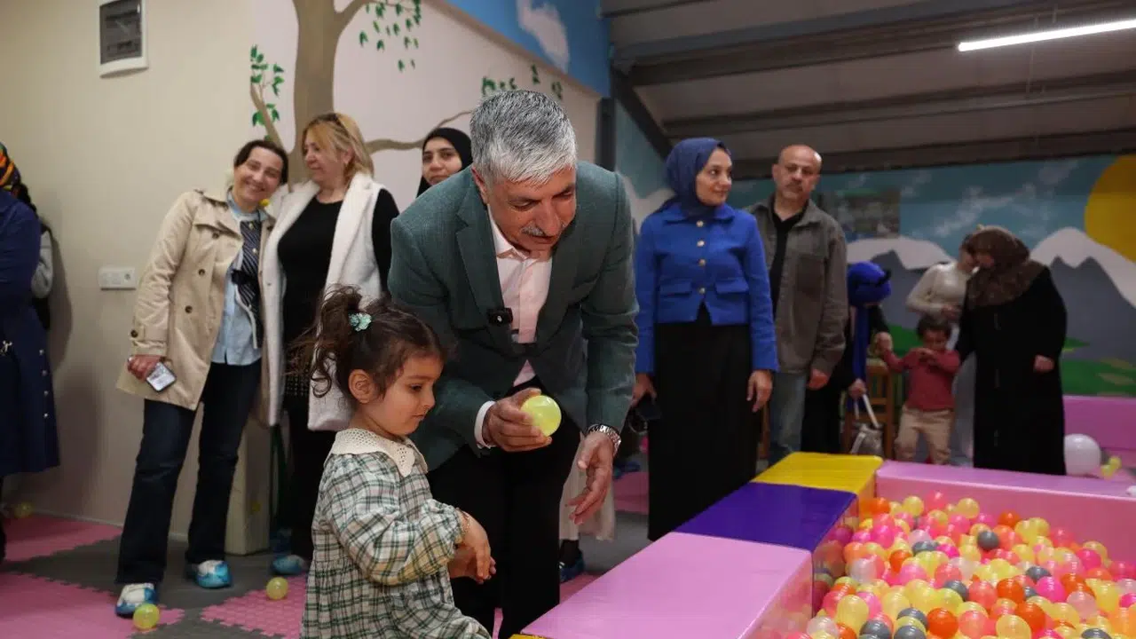 Dilovası’nda çocukların yüzü gülecek: Yenilenen oyun evi kapılarını açtı