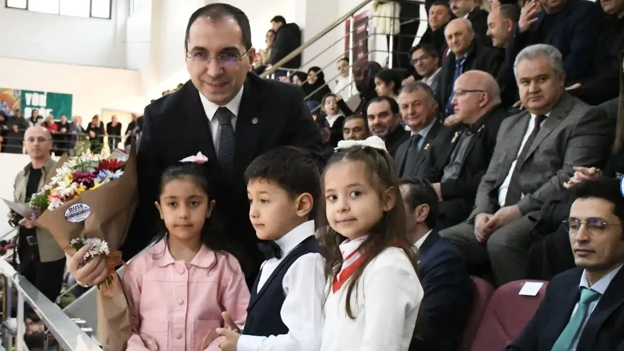 Tavşanlı’da 23 Nisan heyecanı: Cumhuriyet Meydanı’nda bayram coşkusu doruğa çıktı