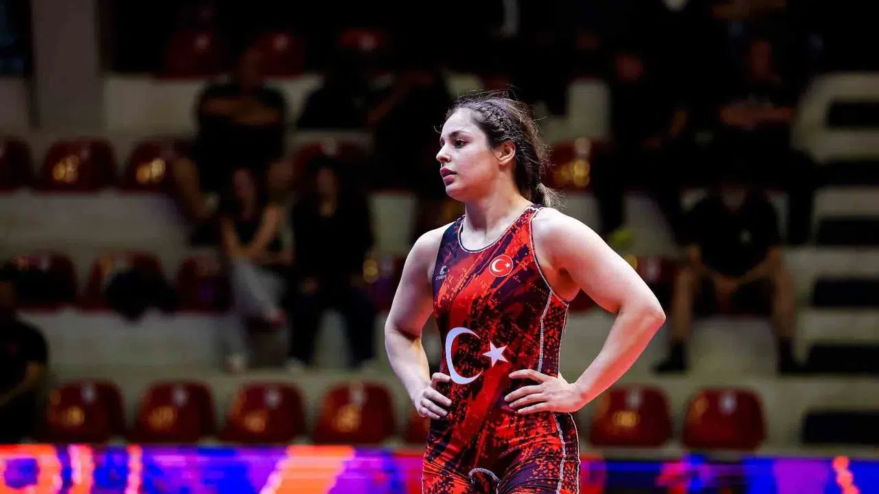 Tiran’da İstiklal Marşı gururu: Tuba Demir minderde fırtına gibi esti, Avrupa üçüncüsü oldu