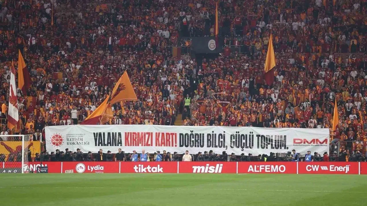 Yeşil sahalardan dijital dünyaya güçlü çağrı: Galatasaray ve Fenerbahçe'den dezenformasyona karşı ortak duruş
