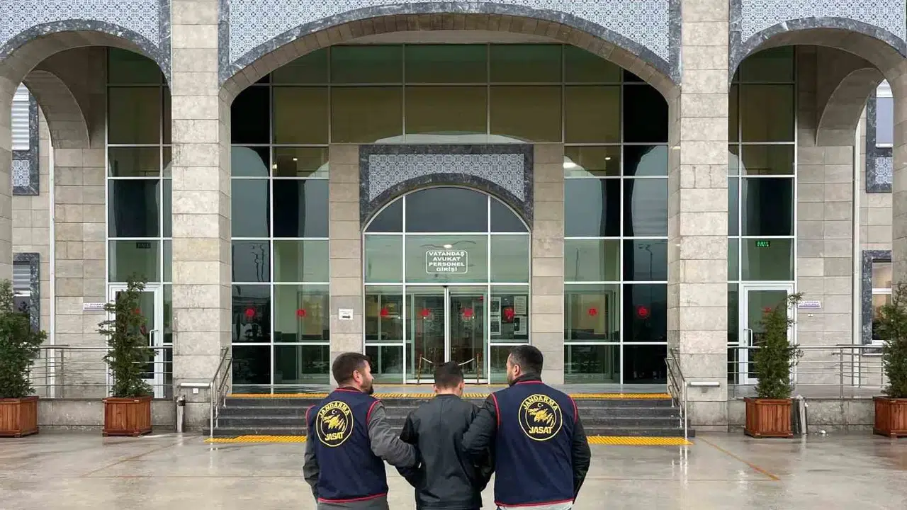 Baz istasyonunu mesken tuttular: Jandarma suçüstü yaptı, hırsızlardan biri cezaevini boyladı