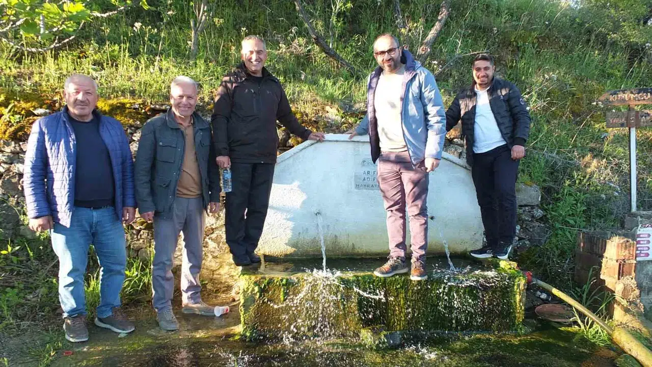 Kuraklık kabusu bitti: Burhaniye’de çeşmelerden akan sular çiftçinin yüzünü güldürdü