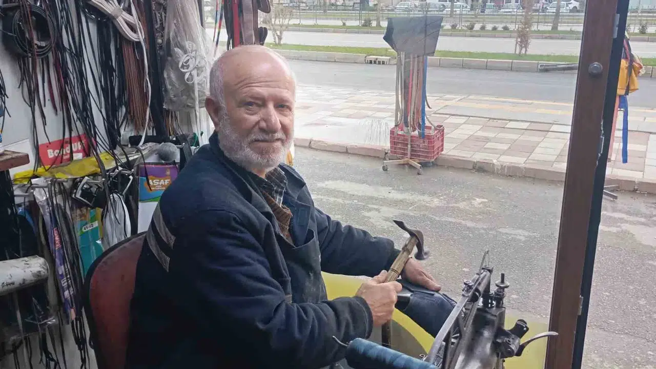 45 yıllık emeğini bir ömre sığdırdı: Usta ayakkabıcıdan gençlere  altın bilezik  çağrısı
