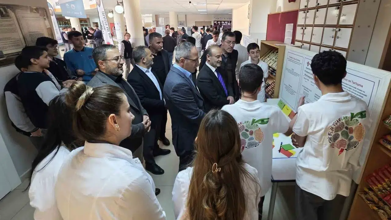 Bayburt’ta genç beyinlerden bilim şöleni: 17 proje görücüye çıktı