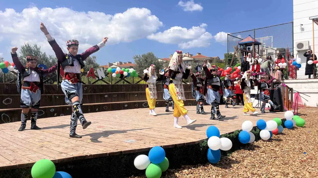 Radikal Okulları’nda 23 Nisan coşkusu: Balkanlardan gelen konuklarla görsel şölen