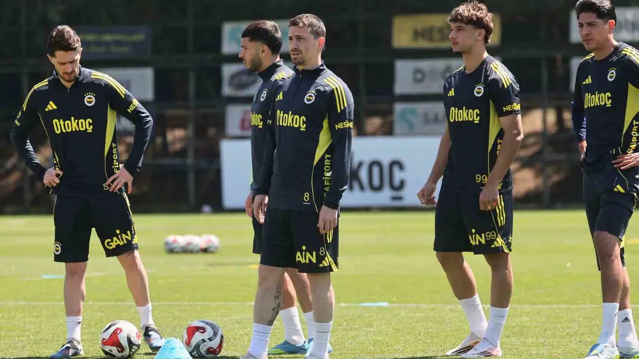 Zirve yarışında kritik viraj: Fenerbahçe'de Başakşehir mesaisi hız kesmiyor