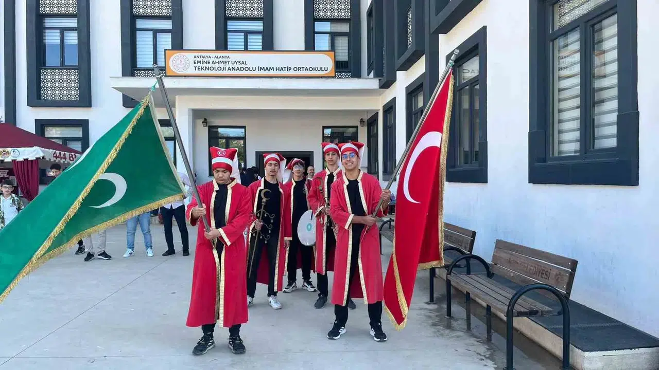 Alanya'da Avrupa rüzgarı: 97 öğrenci mehter marşları ve yörük kültürüyle ağırlandı