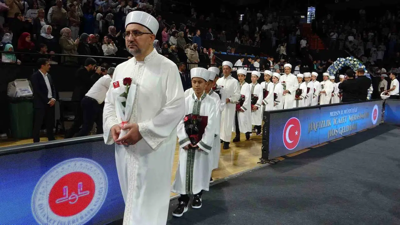 Mersin'de gurur günü: 260 genç hafız icazet belgelerine kavuştu