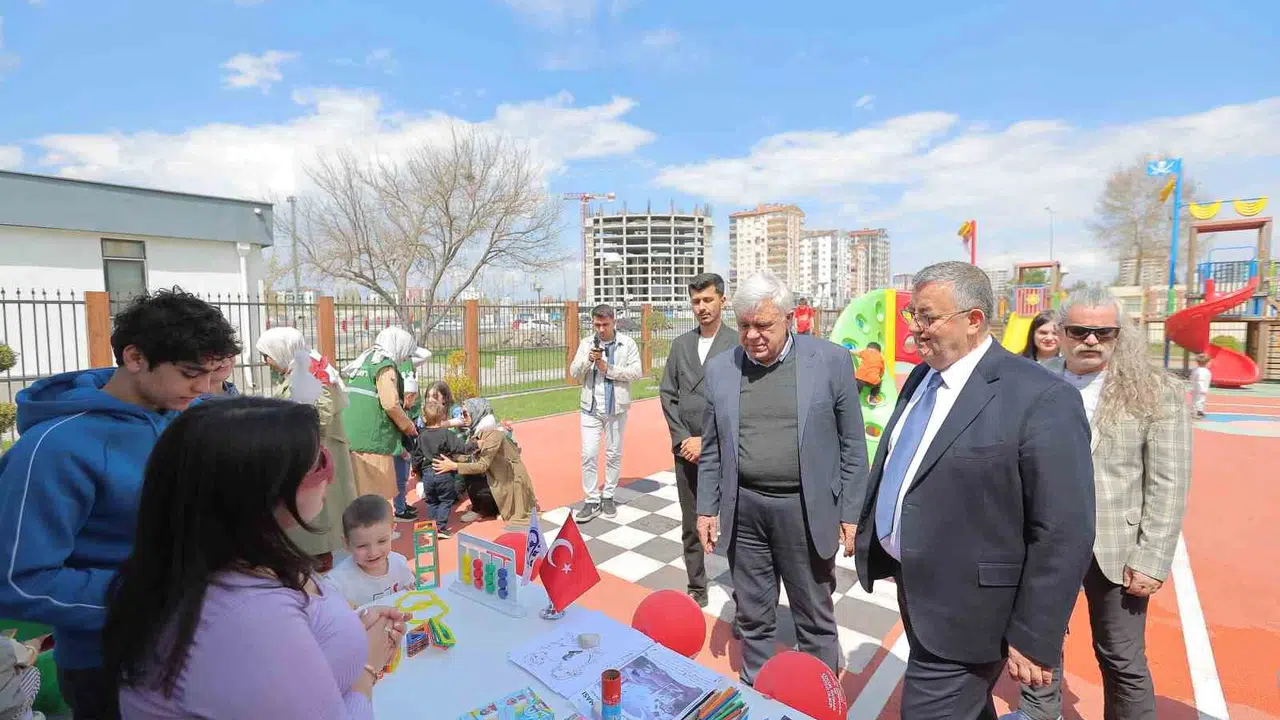 Minikler bayram coşkusunu kütüphanede yaşadı: Kayseri’de 23 Nisan şenliği