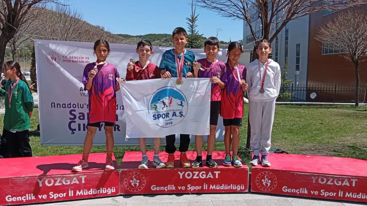 Kayseri'nin atletizmdeki gurur günü: Yozgat'tan çifte altınla döndüler