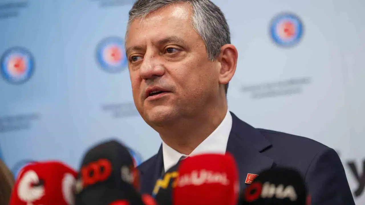 Özgür Özel’den 4 Mayıs mesajı: CHP sahaya iniyor, iktidara  işçi için iş birliği  çağrısı yaptı