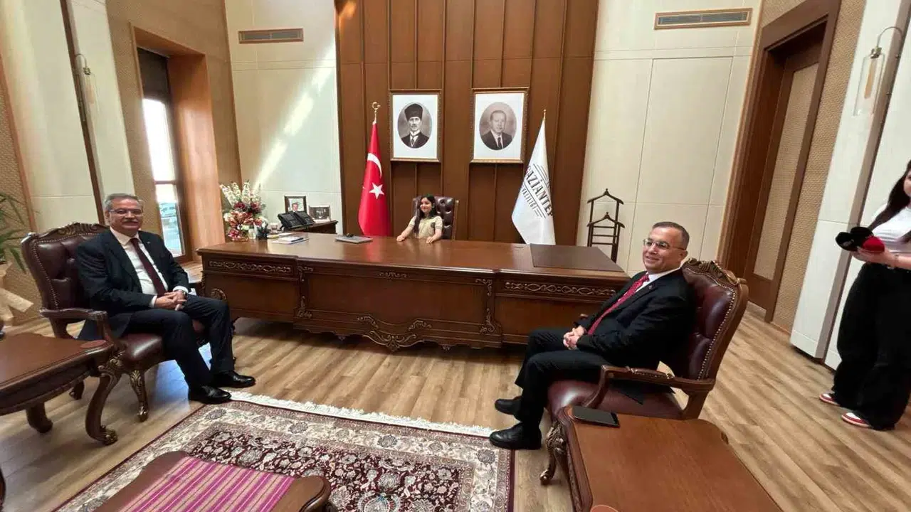 Gaziantep’te 23 Nisan heyecanı: Minik Vali koltuğa oturdu, talimatları peş peşe sıraladı