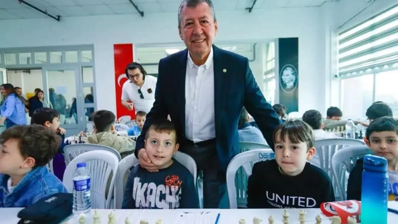 Burhaniye’de hamle sırası miniklerde: 200’den fazla çocuk şampiyonluk için yarışıyor