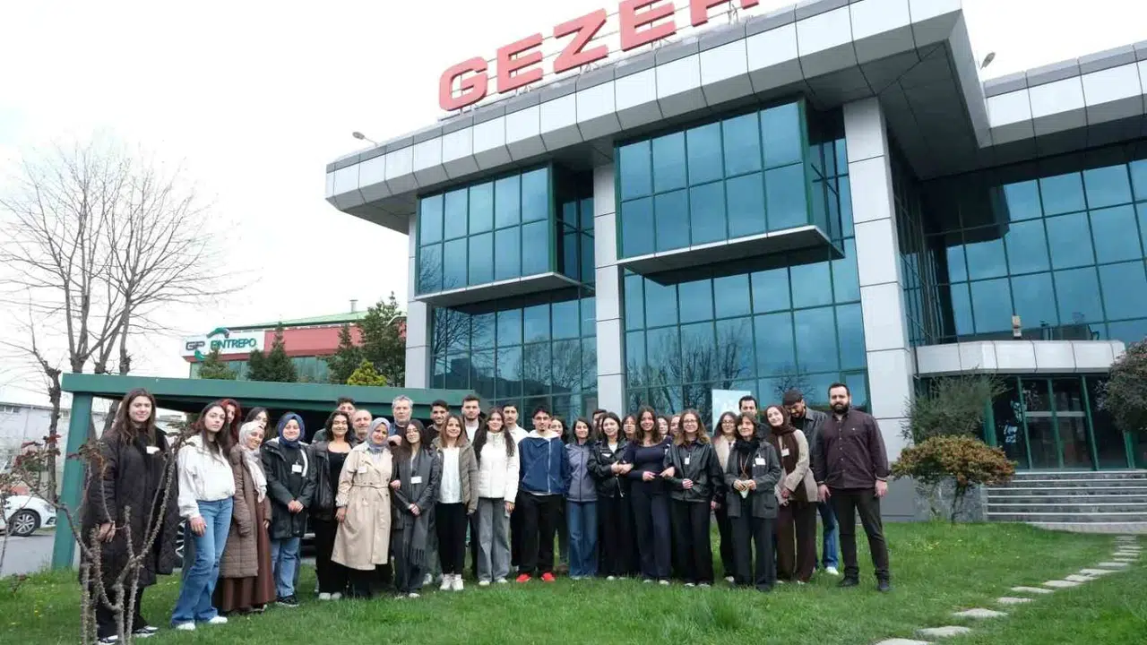 Sınıfta öğrendiklerini dev tesislerde test ettiler: Geleceğin tasarımcıları sektörün mutfağına girdi