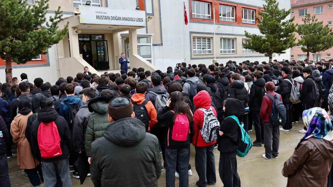 Erzincan’da duygusal anlar: Vali Aydoğdu’dan gençlere  temel  mesajı