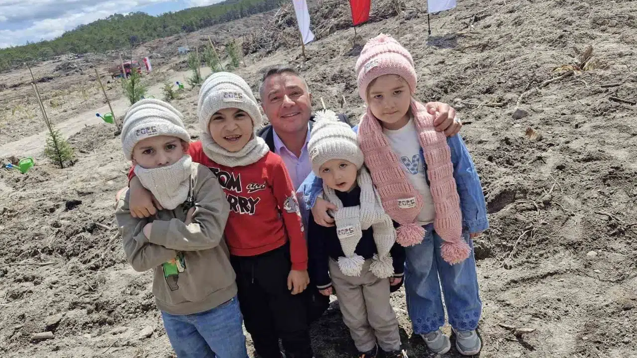 Geleceğe nefes oldular: Minik ellerden yanan ormanlara bin fidanlık umut