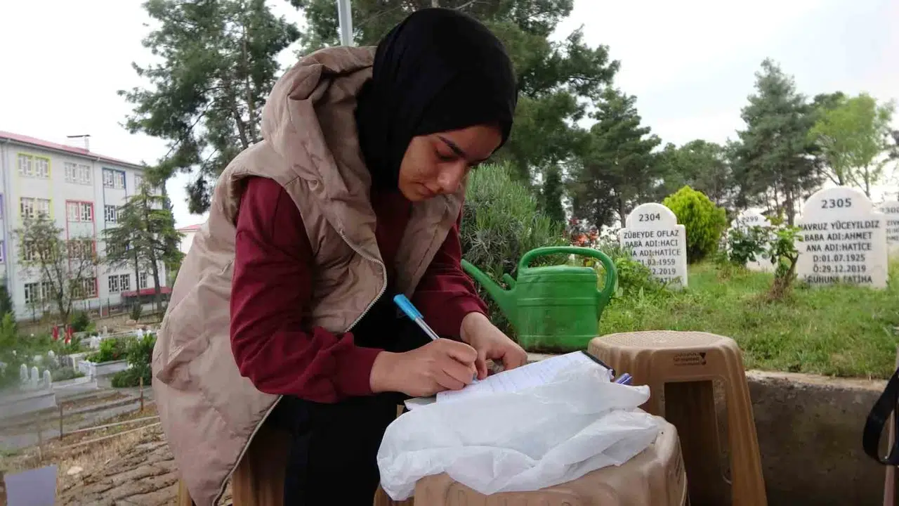 Gözyaşları mezar taşlarına yazıldı: Kahramanmaraş’taki saldırıda yitirdiğimiz fidanlara veda mektupları