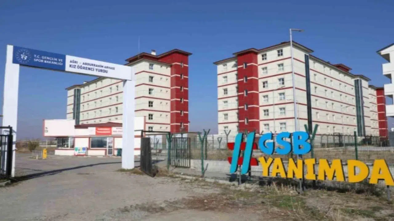 Ağrı'da yurt paniği: Merak kurbanı öğrencilerin şakası binayı boşalttırdı
