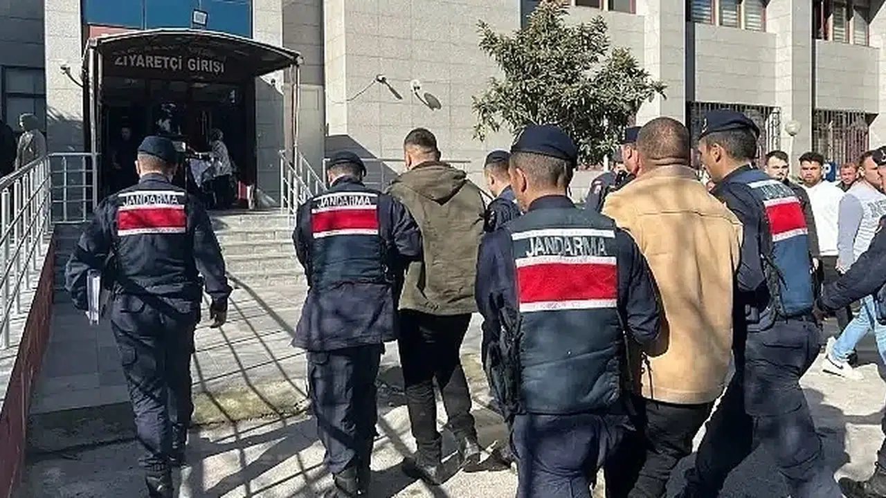 Balıkesir’de jandarma operasyonu: Aranan 310 şüpheli kıskıvrak yakalandı