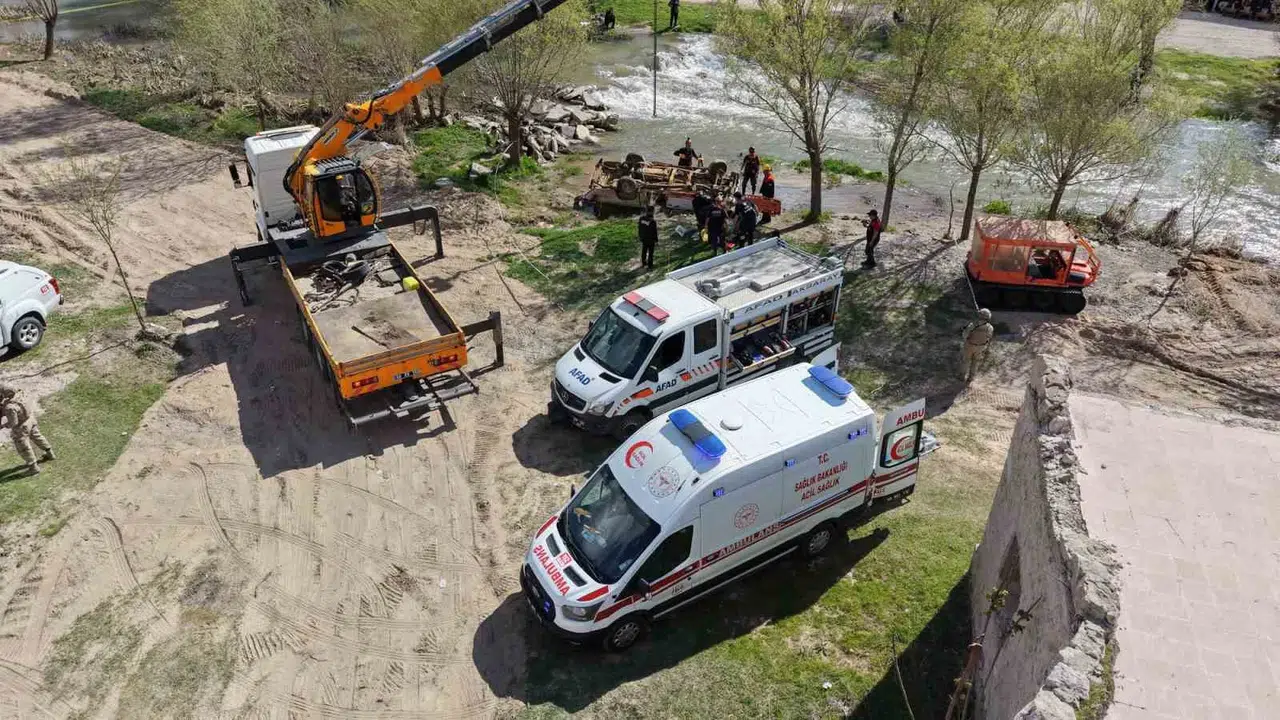 Aksaray'da nefes kesen anlar: Sel felaketine karşı tam kadro alarm