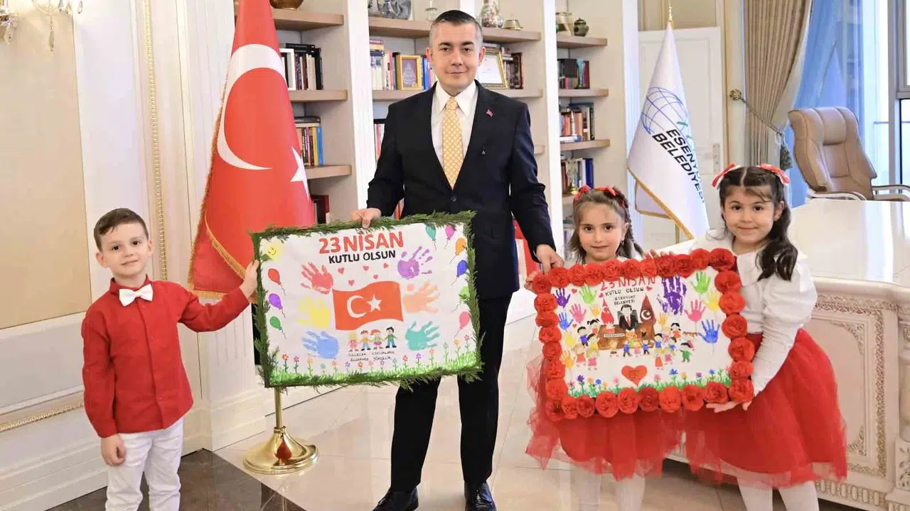 Esenyurt’ta koltuk çocuklara emanet: Başkan Vekili Aksoy miniklerin hayallerini dinledi