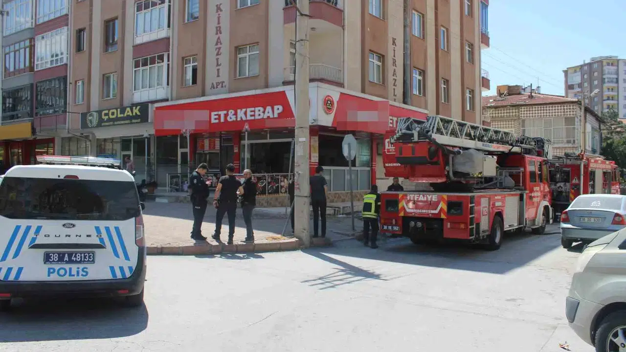 Kayseri’de korkutan yangın: Lokanta bacası alevlere teslim oldu
