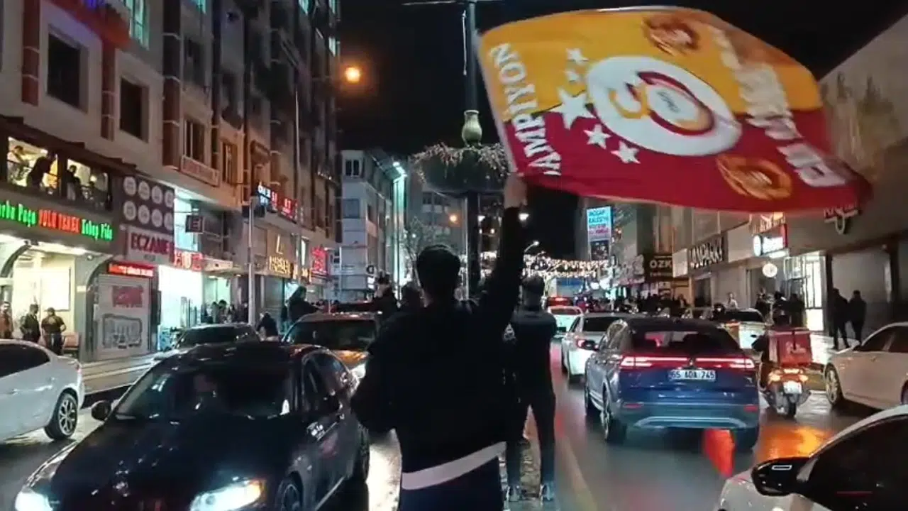 Van’da derbi zaferi sokaklara taştı: Sarı-kırmızılı taraftarlar şampiyonluk havasına girdi