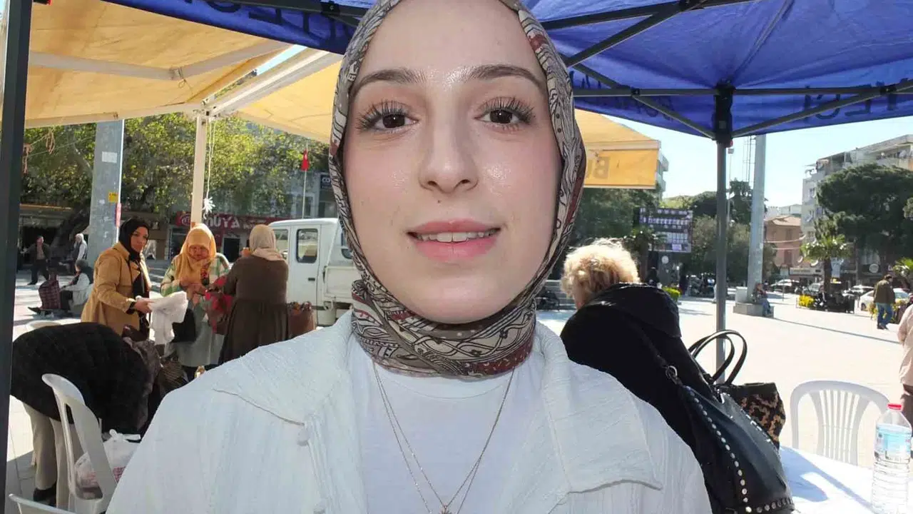 Burhaniye’de kadınların el emeği kazanca dönüştü: Cumhuriyet Meydanı’nda renkli sergi