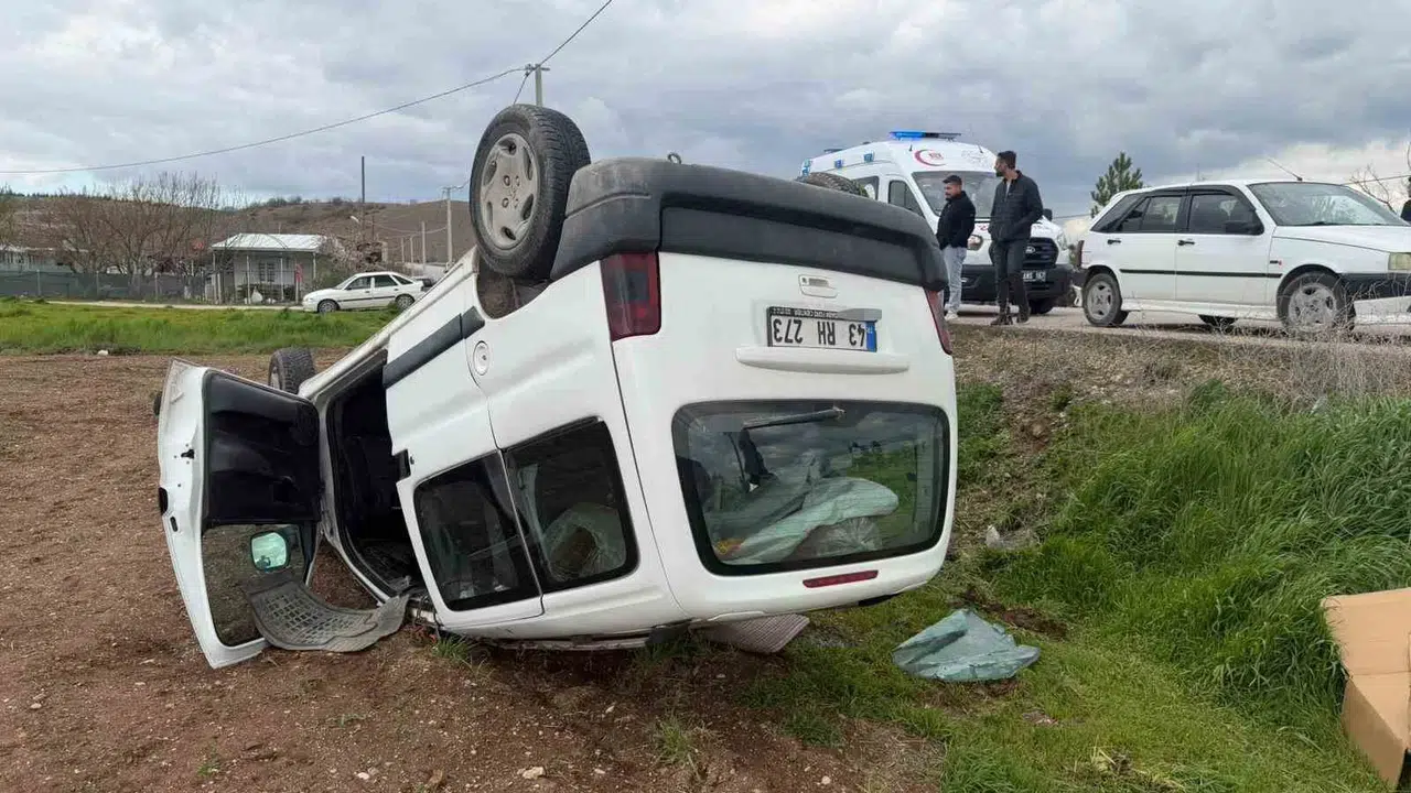 Eskişehir'de korku dolu anlar: Kontrolden çıkan araç takla atıp tarlaya uçtu