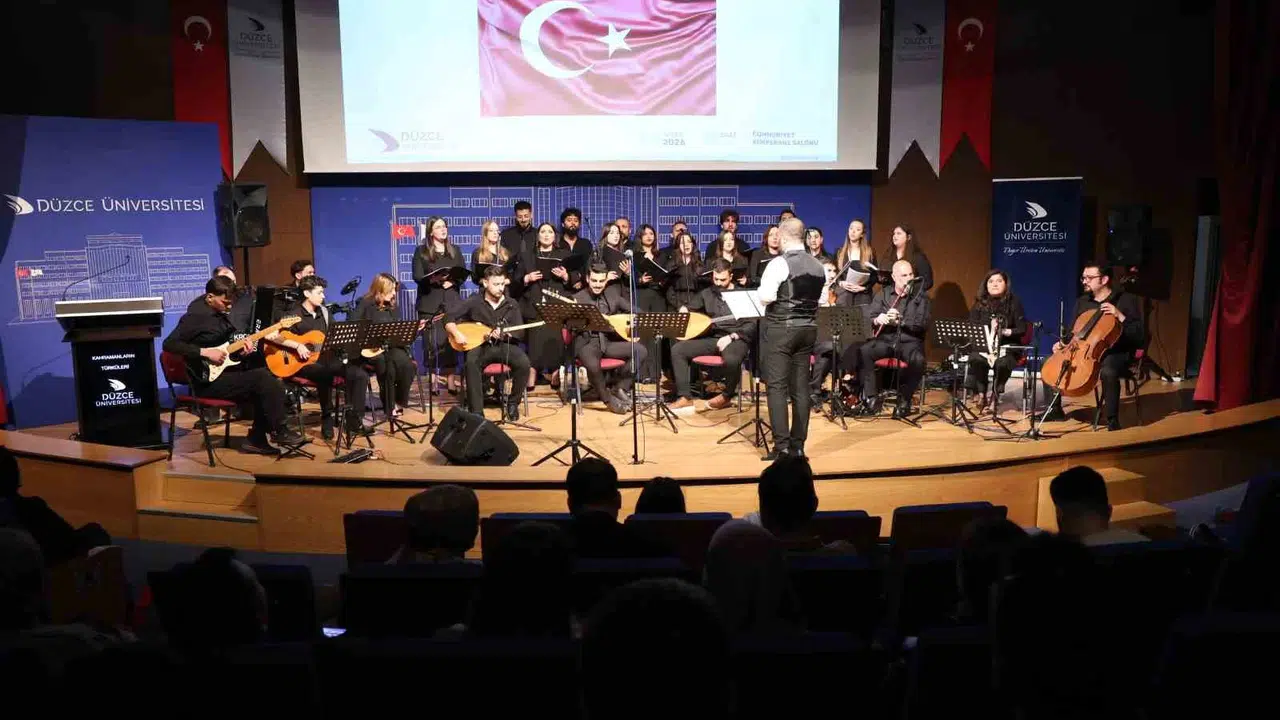 Kahramanlık ezgileri Düzce'de yankılandı: Türkülerle tarihe yolculuk