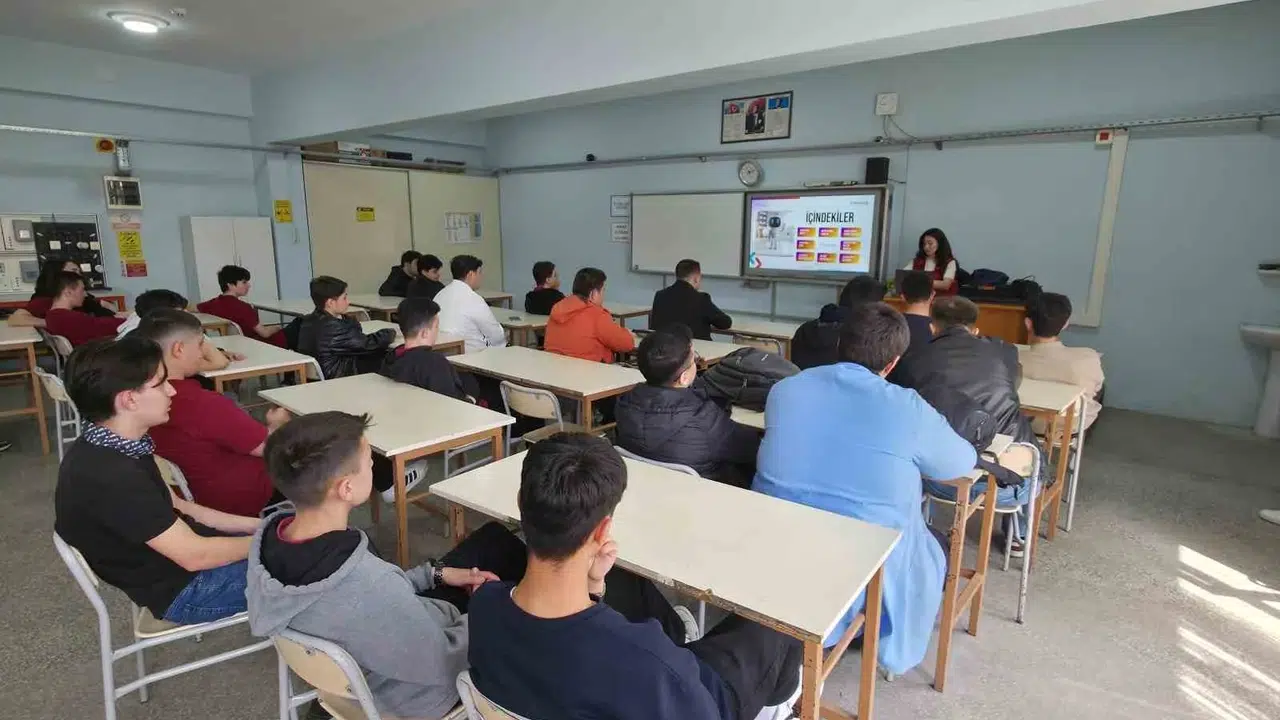 Lise sıralarında yapay zeka devrimi: Geleceğin yazılımcıları şimdiden iş başında