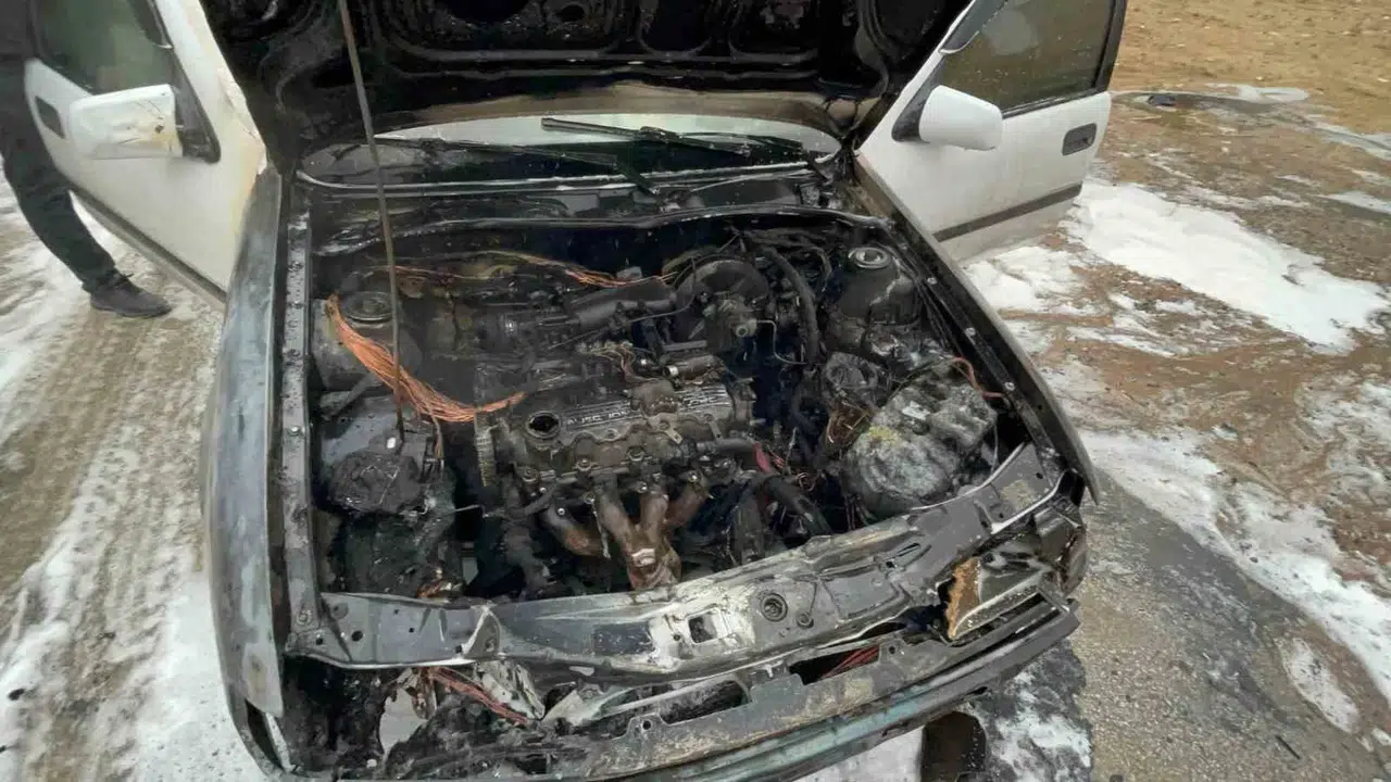 Kontak çevirdiği an kabusu yaşadı: Otomobil bir anda alev topuna döndü