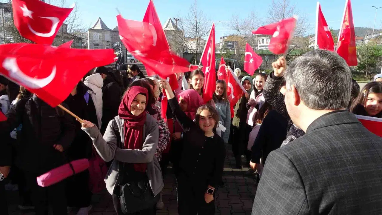Kütahya’da anlamlı başlangıç: Okullarda birlik ve beraberlik mesajı yankılandı