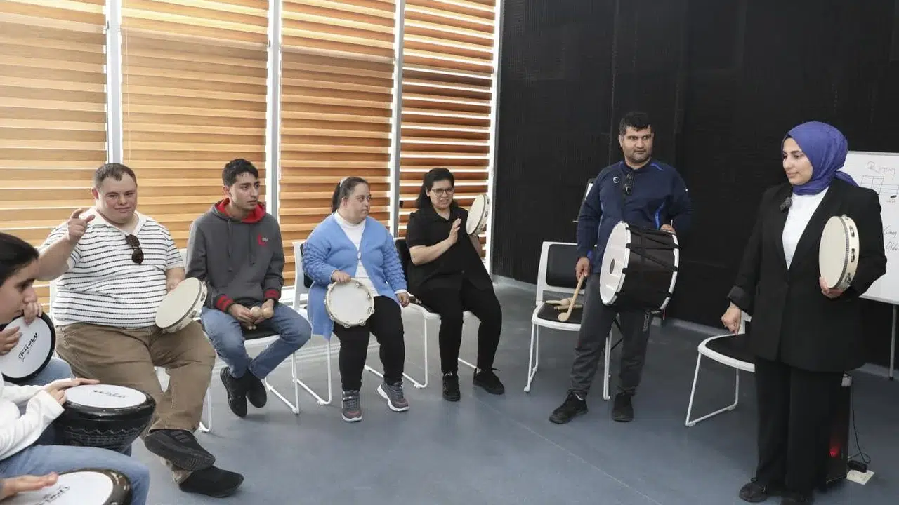 Mersin'de notalarla gelen mutluluk: Özel bireyler müziğin ritmiyle hayata tutunuyor