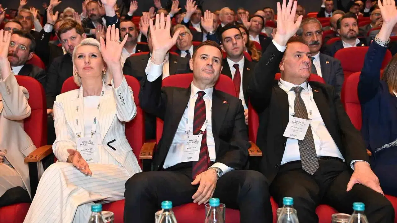 Siyasetin kutuplaştıran diline inat: Marmara’da Ahmet Akın ile yeni bir uzlaşma dönemi başladı
