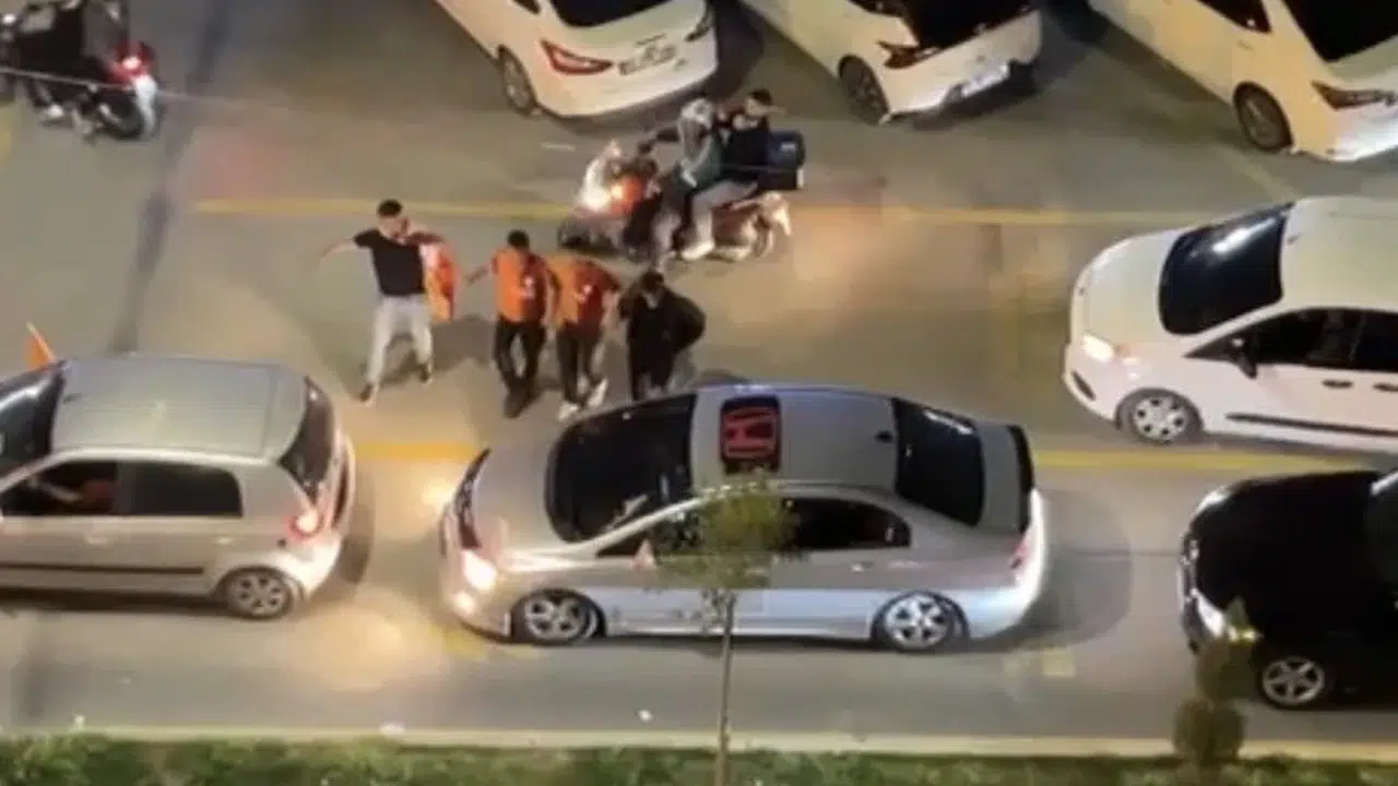 Osmaniye’de derbi ateşi: Galatasaray galibiyeti sokakları karnaval alanına çevirdi